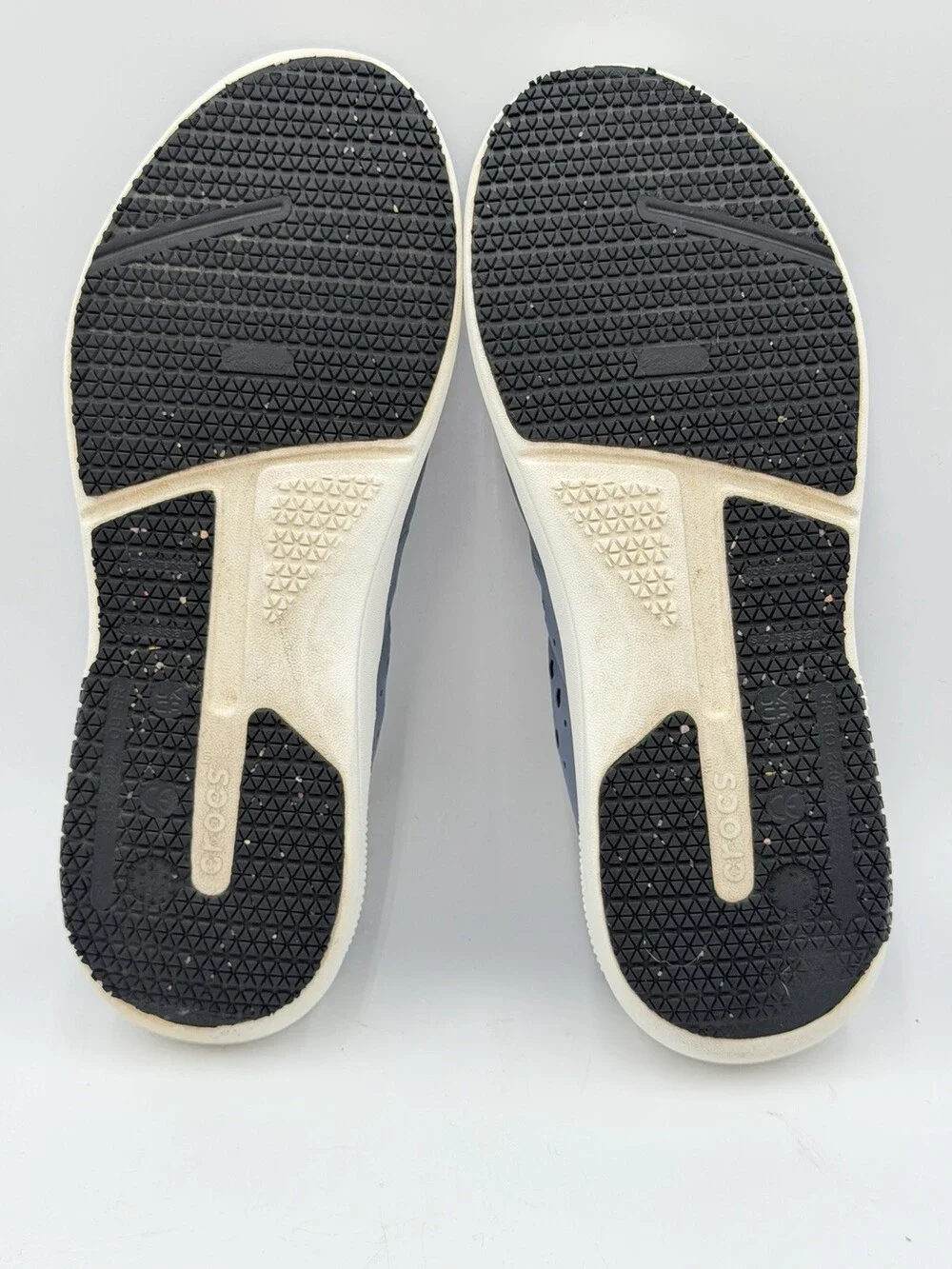Crocs Men’s Size 9 Clock Work Slip Resistant Navy Blue Work Sneakers 209475